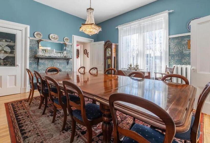 مبيت وإفطار Fitzroy Hall