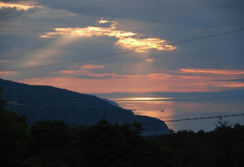 ベッドアンドブレックファースト Gite Noble Queteux