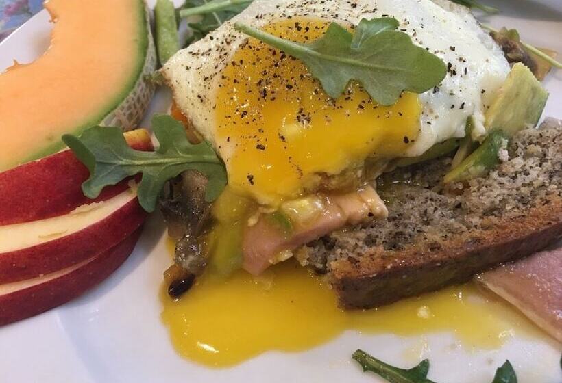 ベッドアンドブレックファースト Lady Macdonald Country Inn