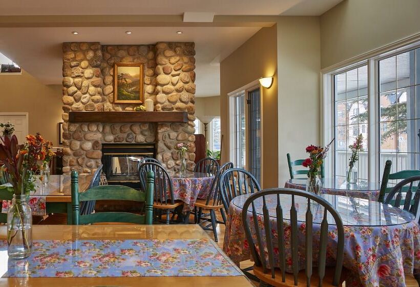 ベッドアンドブレックファースト Lady Macdonald Country Inn