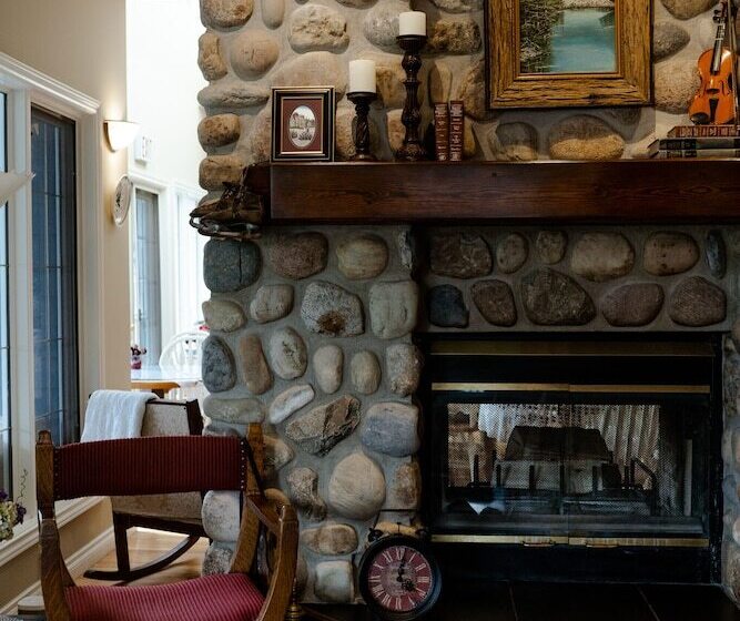 ベッドアンドブレックファースト Lady Macdonald Country Inn