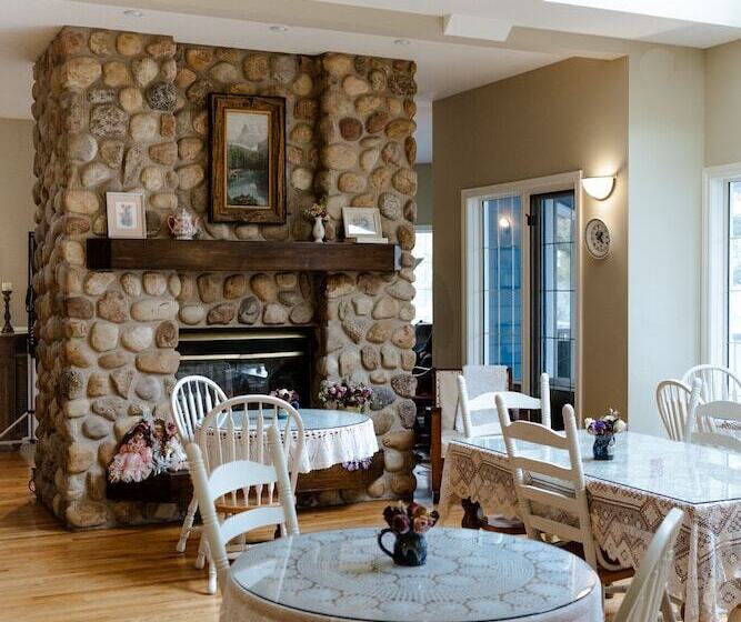 ベッドアンドブレックファースト Lady Macdonald Country Inn