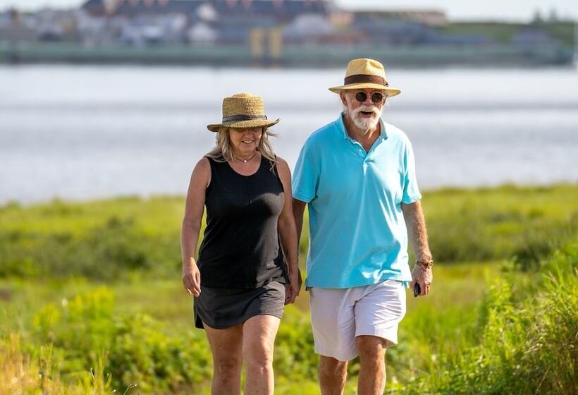 مبيت وإفطار Louisbourg Heritage House