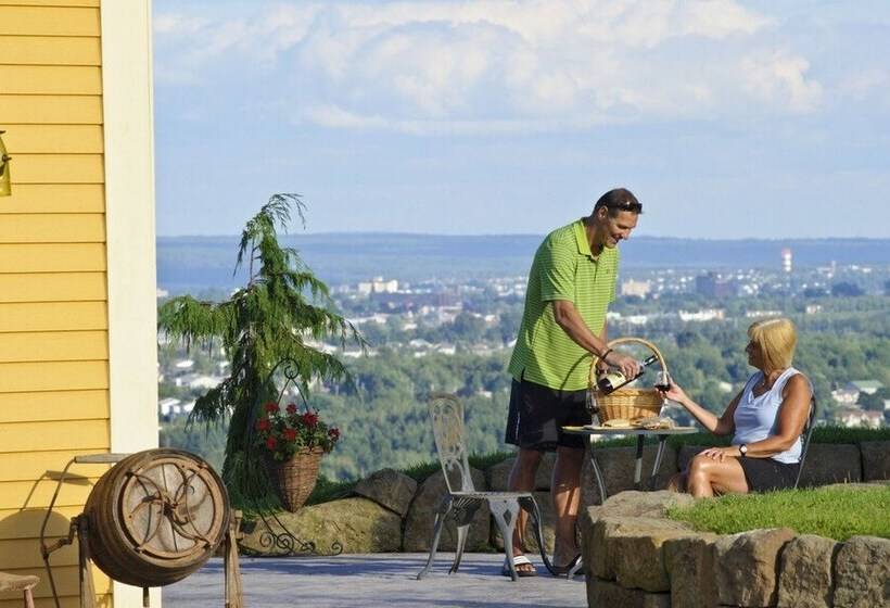 ベッドアンドブレックファースト Magnetic Hill Winery