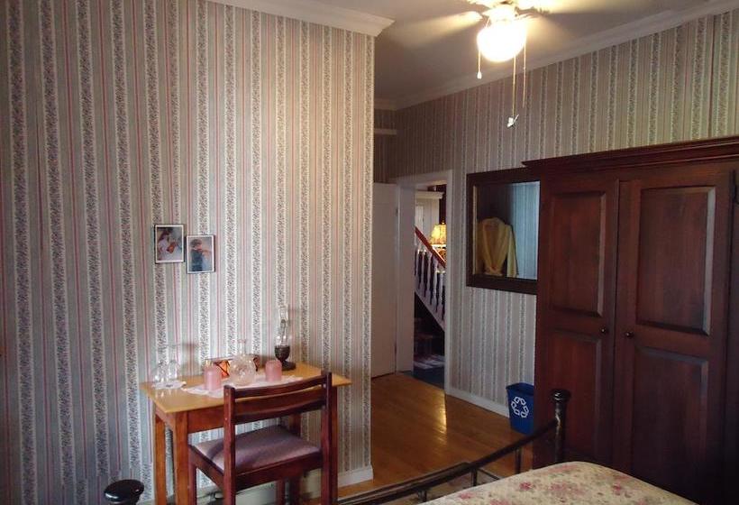 تختخواب و صبحانه Maison Hovington