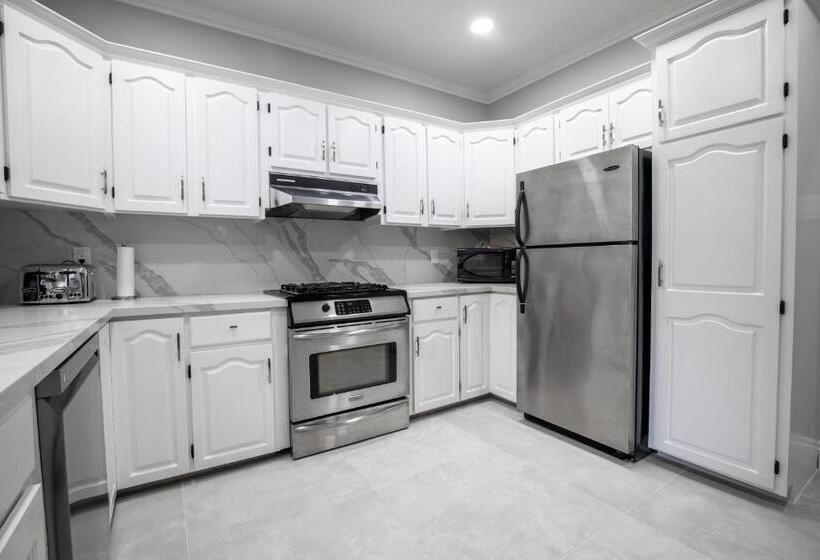 민박 Niagara Luxury Suites