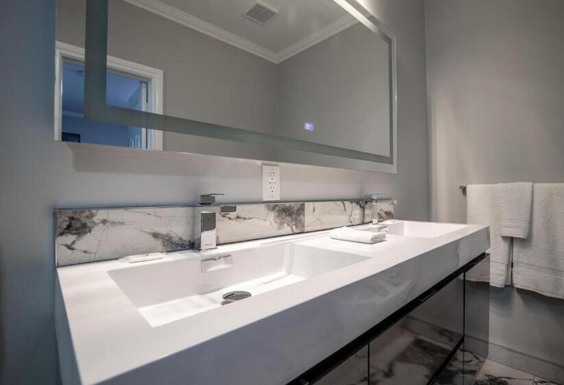 민박 Niagara Luxury Suites