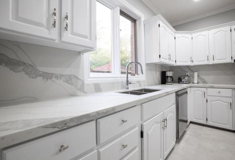 민박 Niagara Luxury Suites