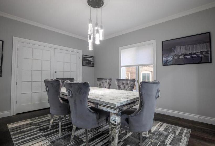 민박 Niagara Luxury Suites