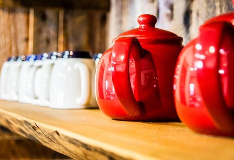 Bed and Breakfast Rustlers Lodge