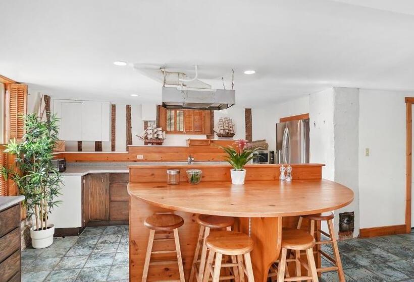 مبيت وإفطار Sail Inn Lunenburg