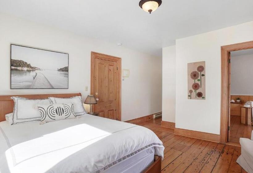 مبيت وإفطار Sail Inn Lunenburg