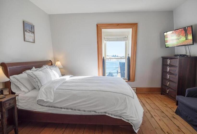 مبيت وإفطار Sail Inn Lunenburg