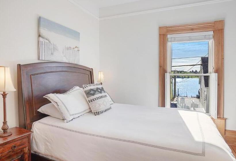 مبيت وإفطار Sail Inn Lunenburg