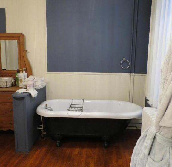 ベッドアンドブレックファースト The Roses Heritage Inn