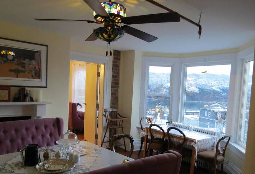 ベッドアンドブレックファースト The Roses Heritage Inn