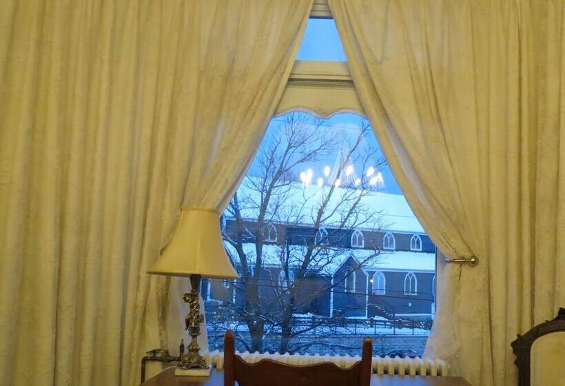 ベッドアンドブレックファースト The Roses Heritage Inn