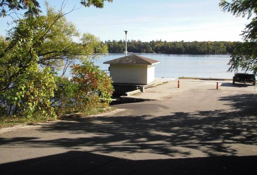 Capricorn Motel Royale 1000 Islands