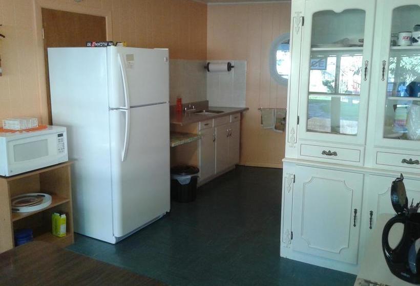 Capricorn Motel Royale 1000 Islands