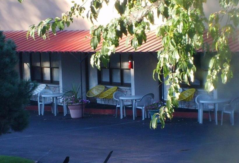 Capricorn Motel Royale 1000 Islands