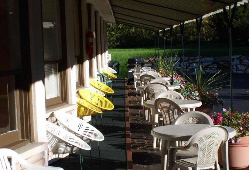 Capricorn Motel Royale 1000 Islands