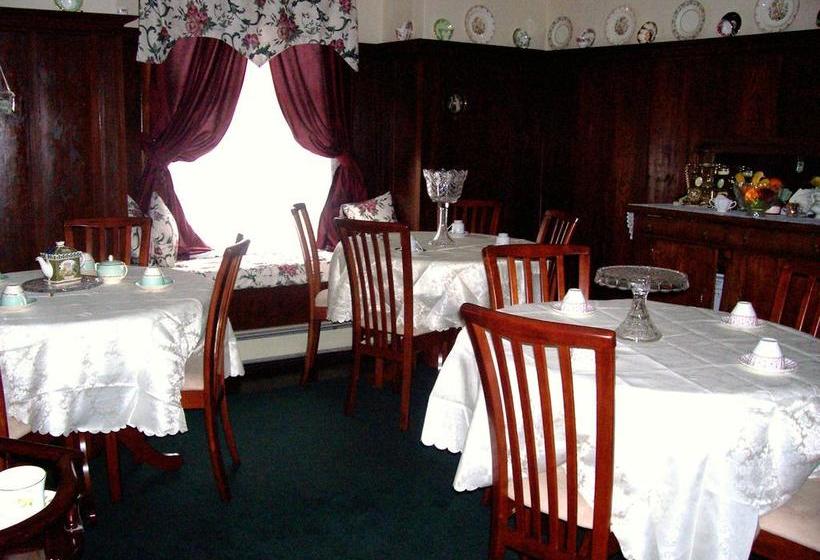 Colonial Charm Inn Bed & Breakfast