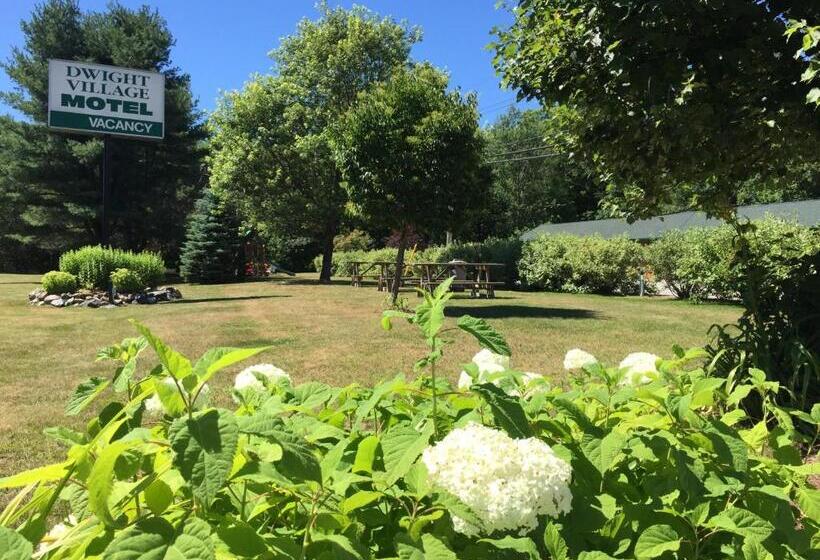 Dwight Village Motel