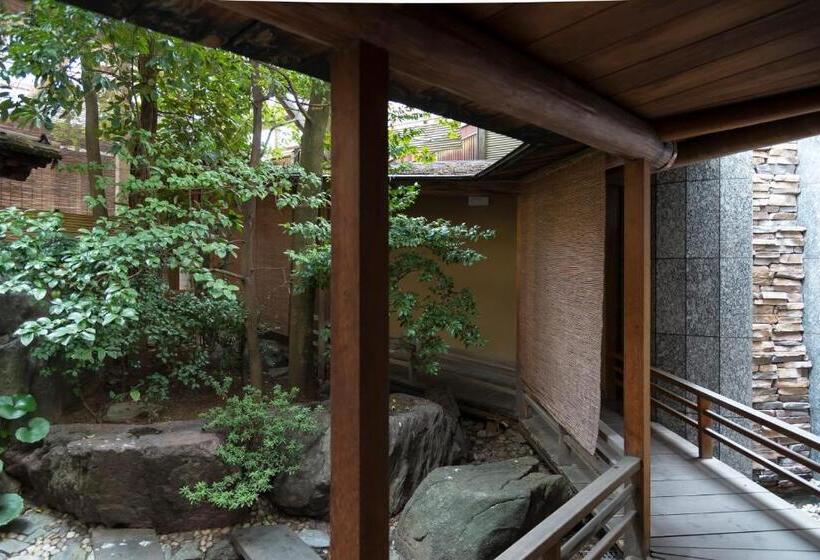 فندق Awara Grand