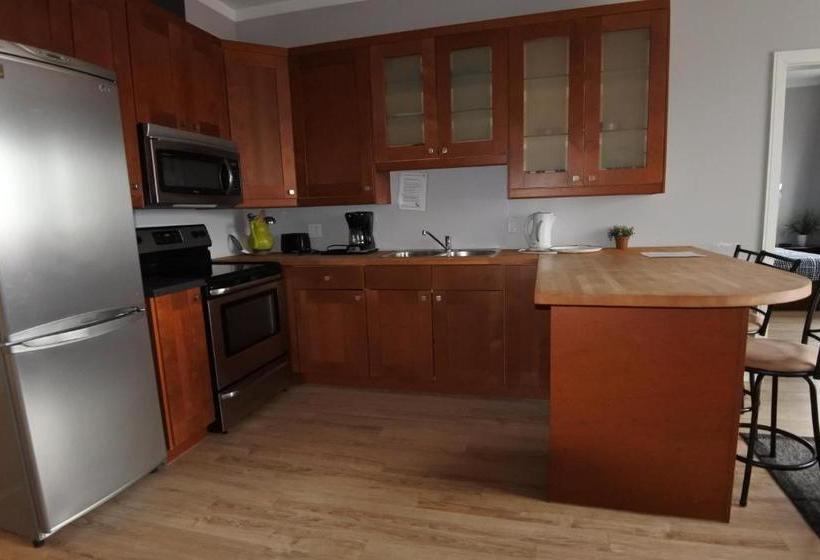 בית מלון כפרי Black Rooster Guesthouse