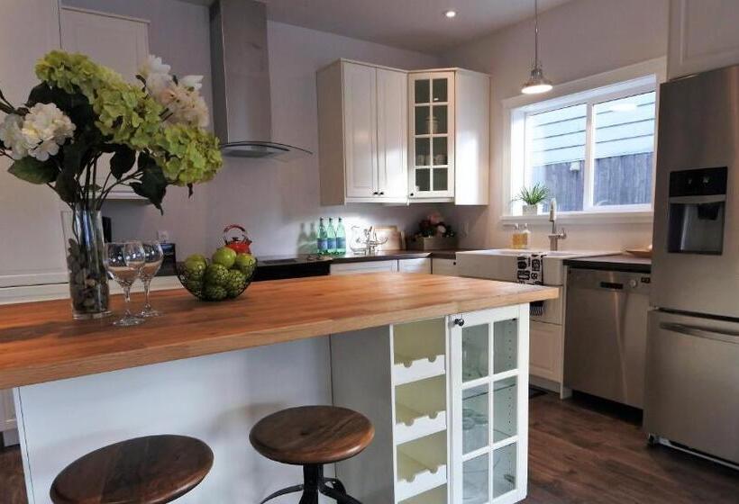 בית מלון כפרי Black Rooster Guesthouse