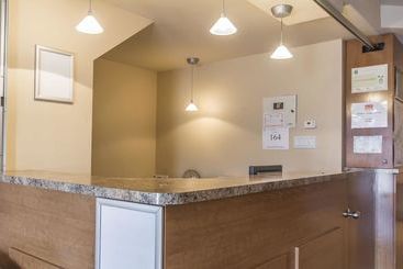 هتل Econo Lodge Temiscouata Sur Le Lac