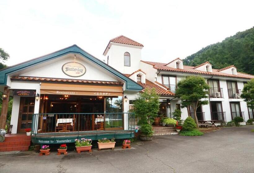 Отель & Restaurant Yesterday