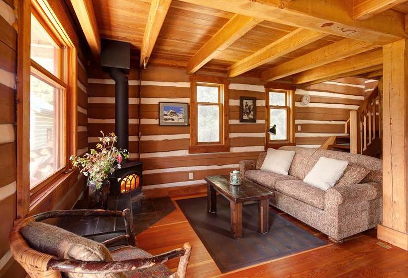 Hotel Nipika Mountain Resort