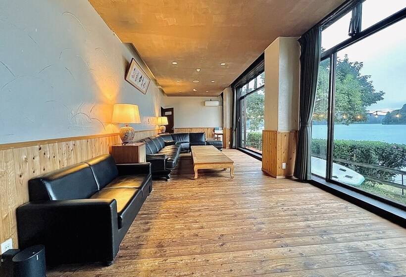 בית מלון כפרי Nojiri Lake Resort