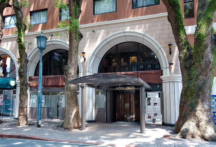 فندق Okus