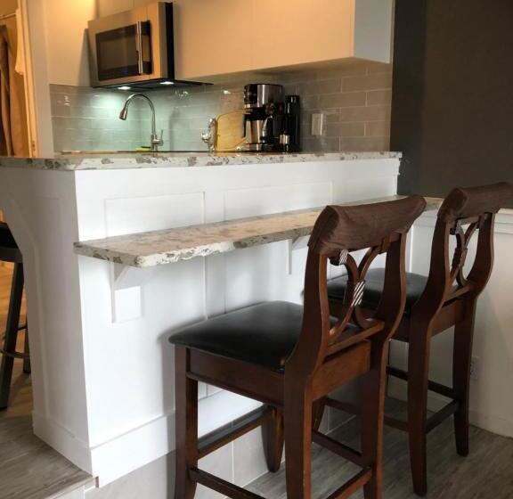 فندق Qualicum Breeze Beach Resort