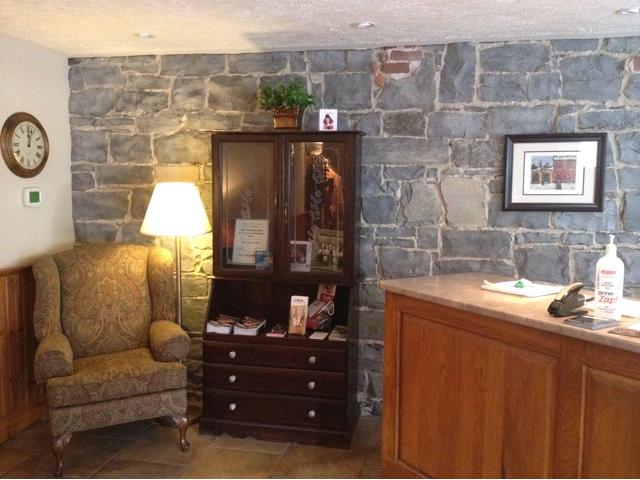 호텔 The Queen's Inn