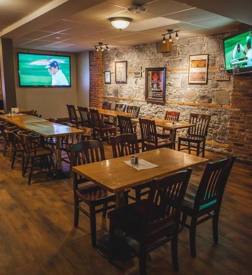 호텔 The Queen's Inn