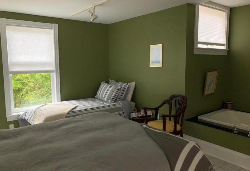 Mahogany Manor Bed & Breakfast