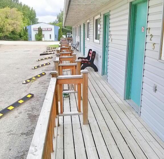 Moosomin Motel