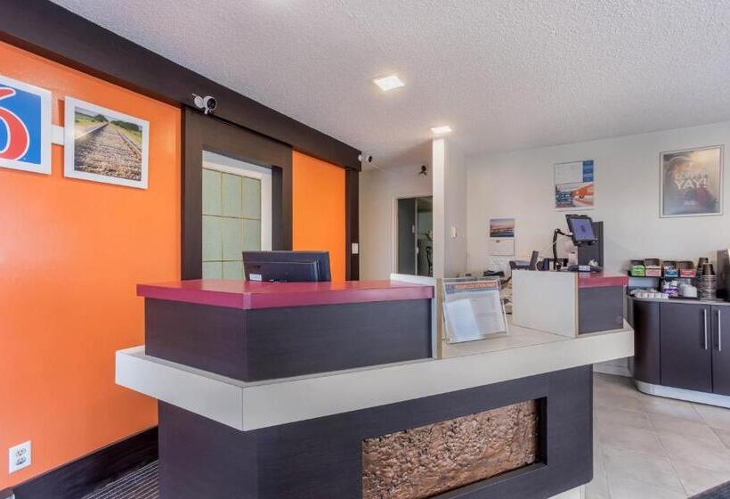 Motel Bo Camrose, Ab