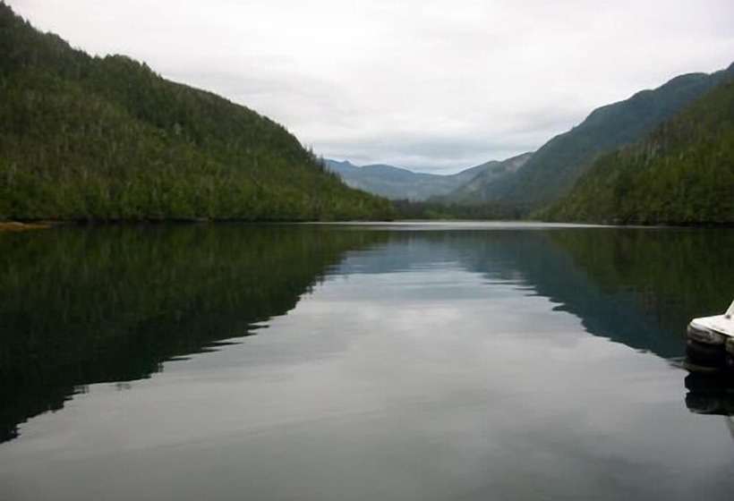 מוטל Bayshore Waterfront Inn