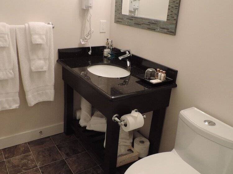 מוטל Bayshore Waterfront Inn