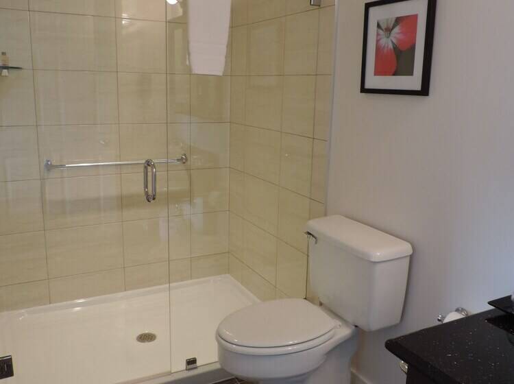 מוטל Bayshore Waterfront Inn