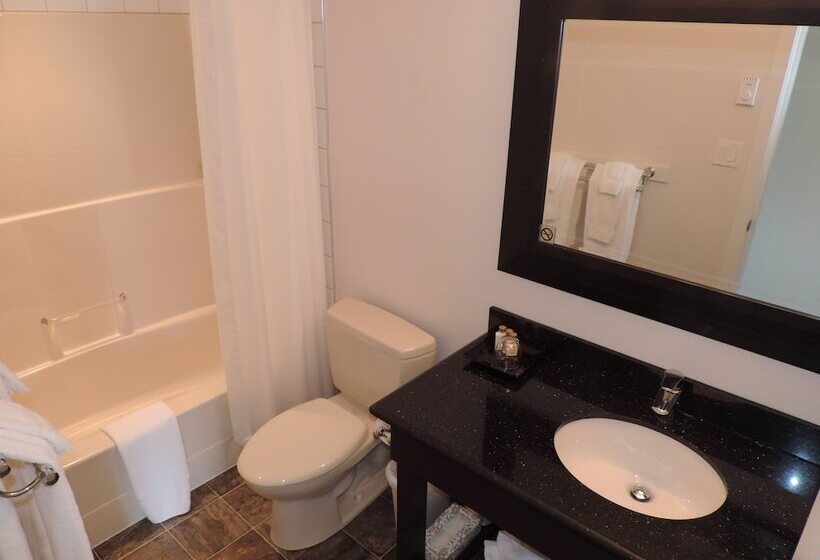 מוטל Bayshore Waterfront Inn