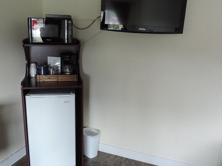 מוטל Bayshore Waterfront Inn