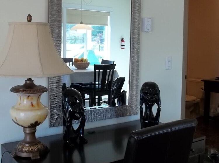 מוטל Bayshore Waterfront Inn