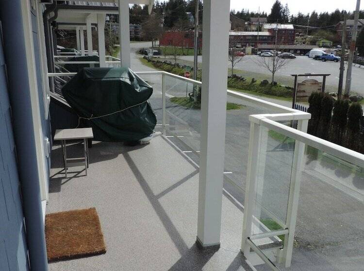 מוטל Bayshore Waterfront Inn