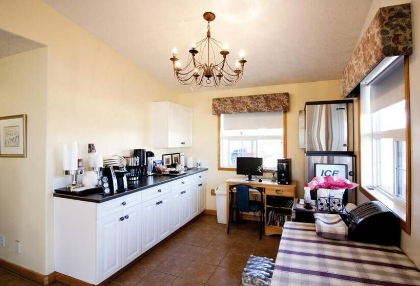 فندق على الطريق Bow River Inn