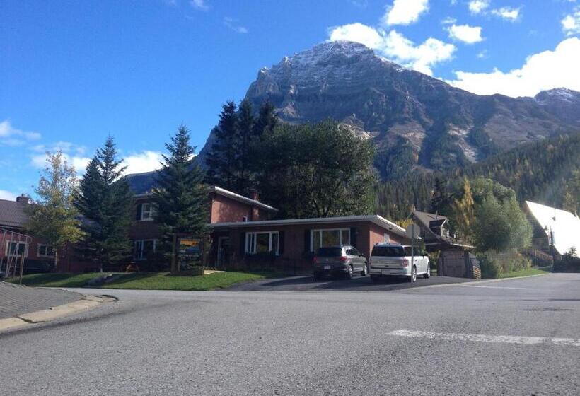 מוטל Canadian Rockies Inn   Adults Only